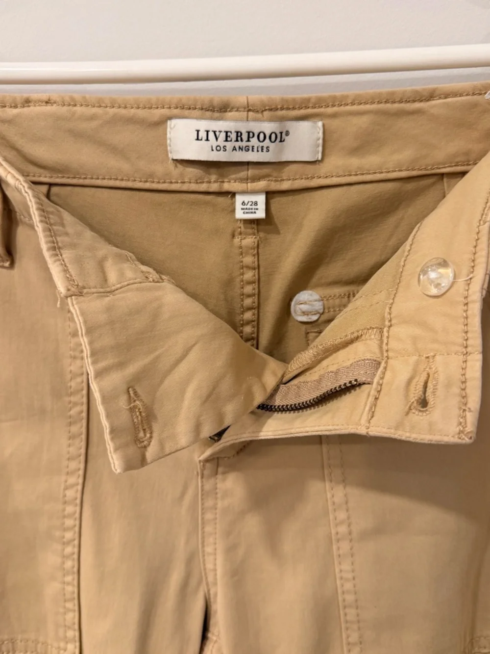 Liverpool Los Angeles Wide Leg Crop Mid Rise Cargo Pants Tan Size 6/28 - Picture 4 of 13
